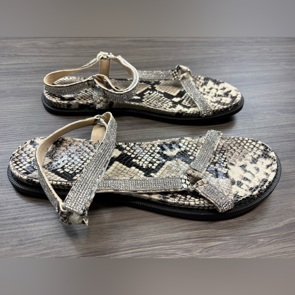 Vince Camuto Arabelem Snakeskin Sandals Women's 9.5 Casual Slip On Crystal Strap - Picture 6 of 6